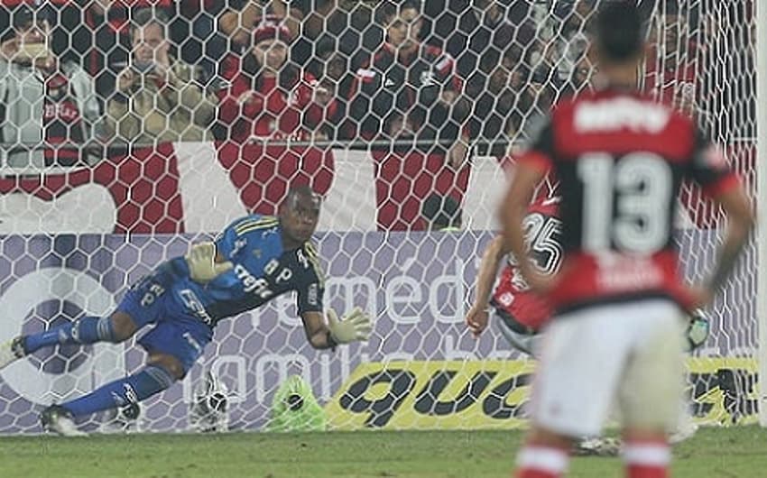 Jailson brilhou na volta ao Palmeiras, contra o Flamengo