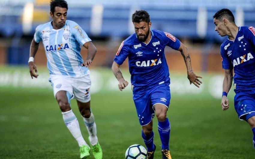 O Avaí bateu o Cruzeiro, em casa, por 1 a 0, e respira um pouco no Campeonato Brasileiro. Veja uma galeria de fotos, a seguir