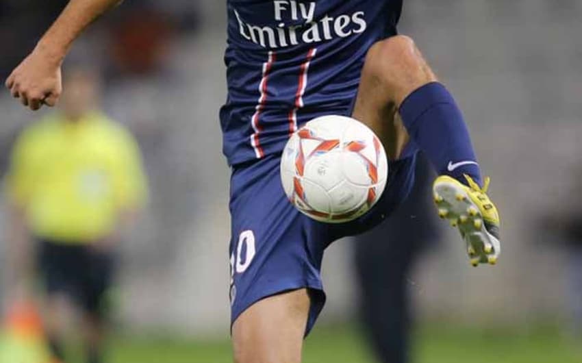 Quem também foi campeão francês pelo PSG foi o meia Nenê, que jogou pelo clube entre 2010 e 2013