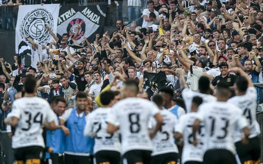 2017 - Corinthians chegou a 41 pontos e garantiu o título a duas rodadas do fim do primeiro turno