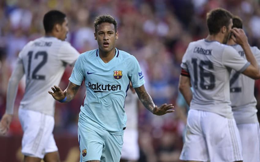 PSG vai pagar 220 milhões de euros ao Barcelona para ter Neymar, mas há dez anos o clube era mais modesto no mercado
