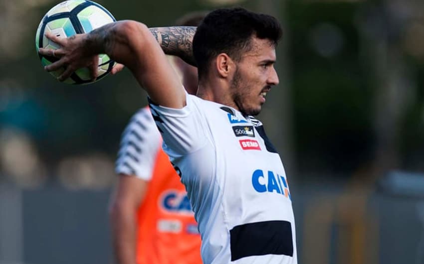 Zeca é titular do Santos desde 2015