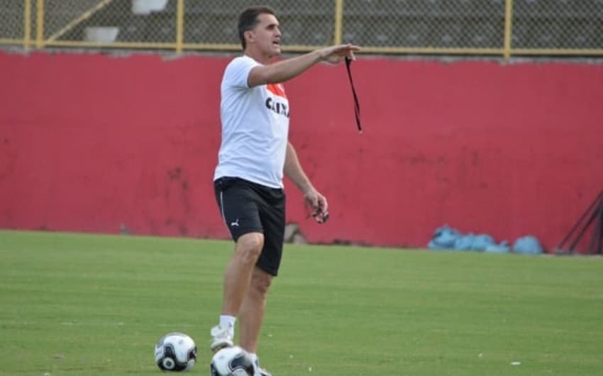Vagner Mancini comanda primeiro treino do Vitória após o triunfo sobre o Flamengo