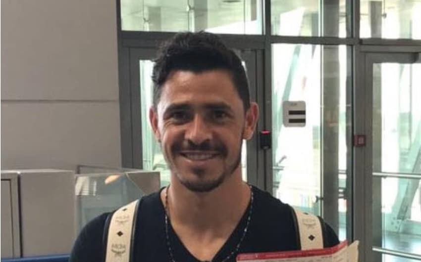 Giuliano embarcou para assinar com Fenerbahçe