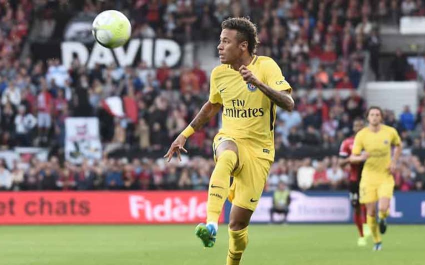 Em sua estreia pelo PSG, na 2ª rodada, Neymar marcou o seu na vitória por 3 a 0 sobre o&nbsp; Guingamp