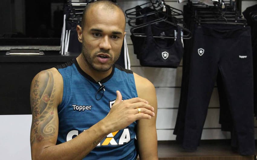 Entrevista Exclusiva com Roger atacante do Botafogo