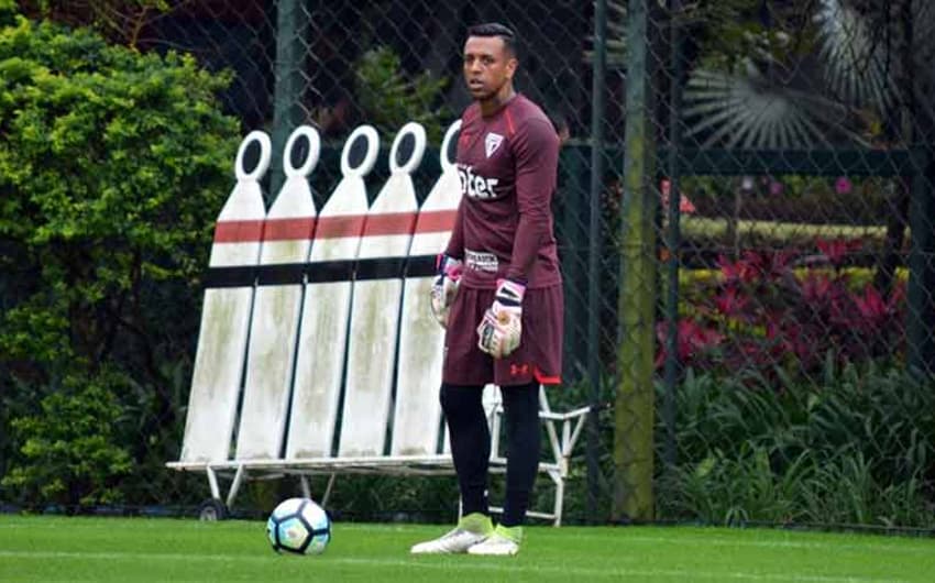 São Paulo treina para enfrentar o Avaí, no domingo