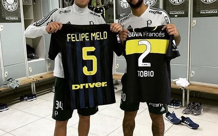Tobio e Felipe Melo trocam camisas na Academia