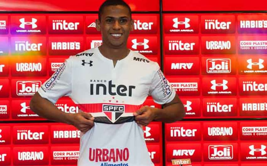 Bruno Alves foi apresentado no São Paulo nesta quarta-feira
