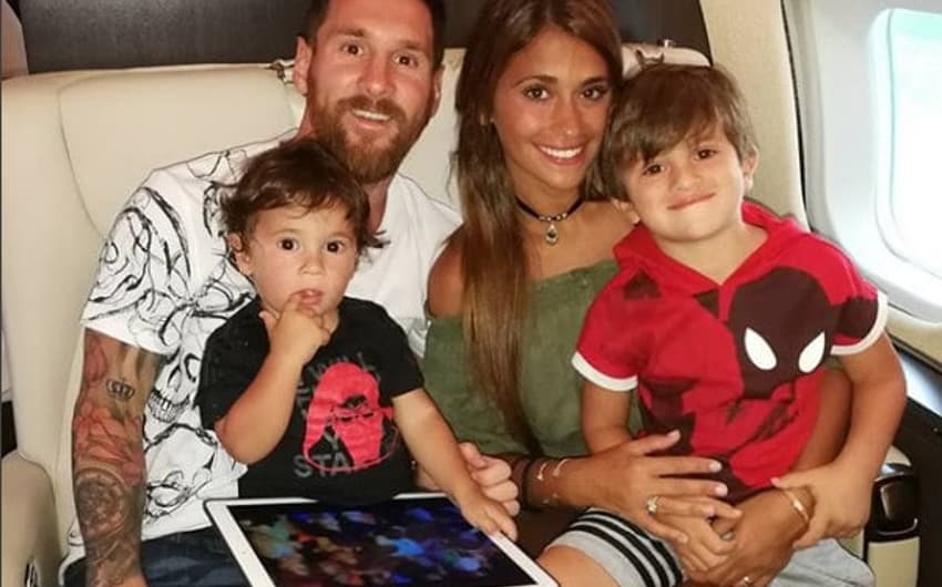 Messi e Antonella com os filhos