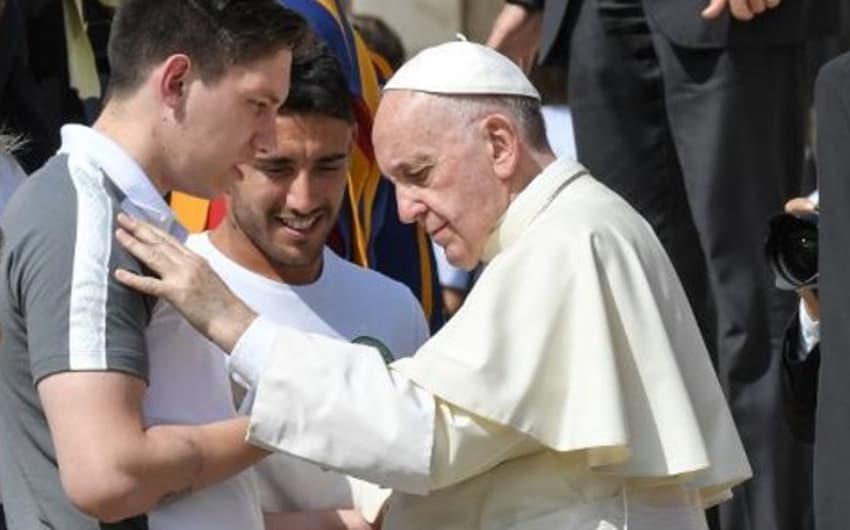 Delegação da Chapecoense é recebida pelo Papa Francisco