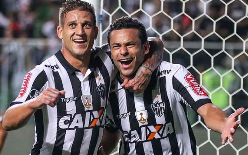 Rafael Moura e Fred enfrentam críticas da torcida por jejum de gols