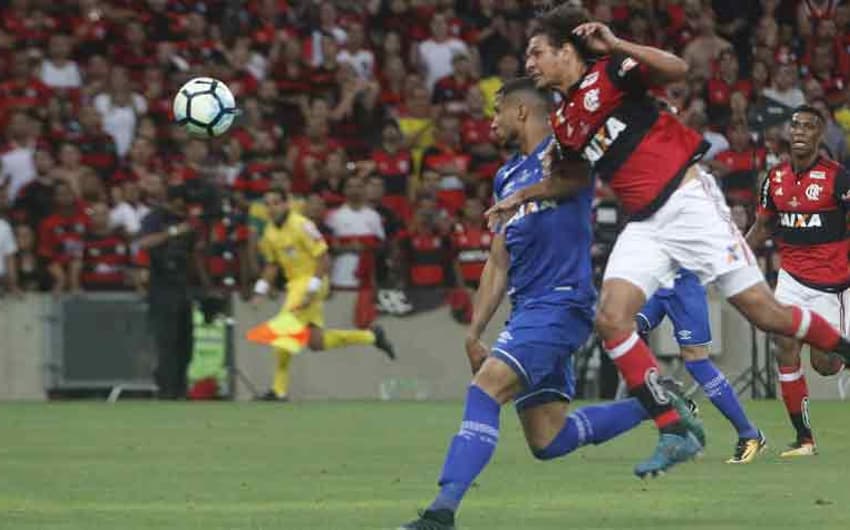 Jogo de ida da decisão - Flamengo 1 x 1 Cruzeiro - 7/9/2017 - Maracanã