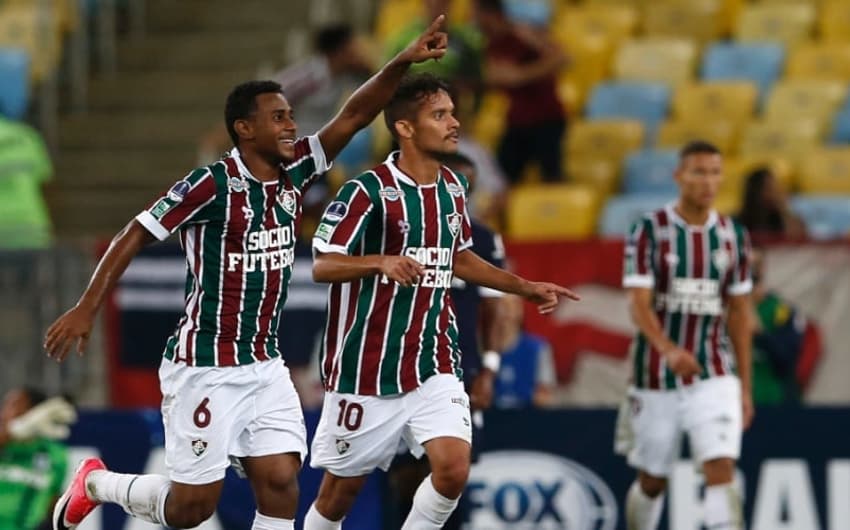 Wendel &nbsp;e Scarpa comemoram gol do Fluminense na Sul-Americana
