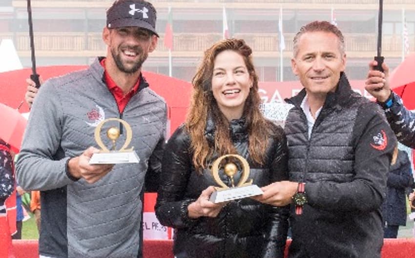 Michael Phelps e atriz americana vencem torneio de golfe beneficente