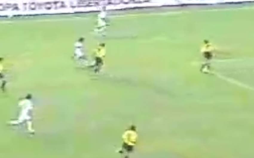 Último confronto: Santos 1 x 0 Barcelona - Copa Libertadores, na Vila Belmiro (11/03/2004)