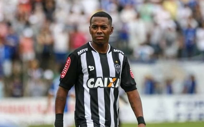 Robinho vive má fase no Atlético-MG, mas revela desejo de seguir no clube