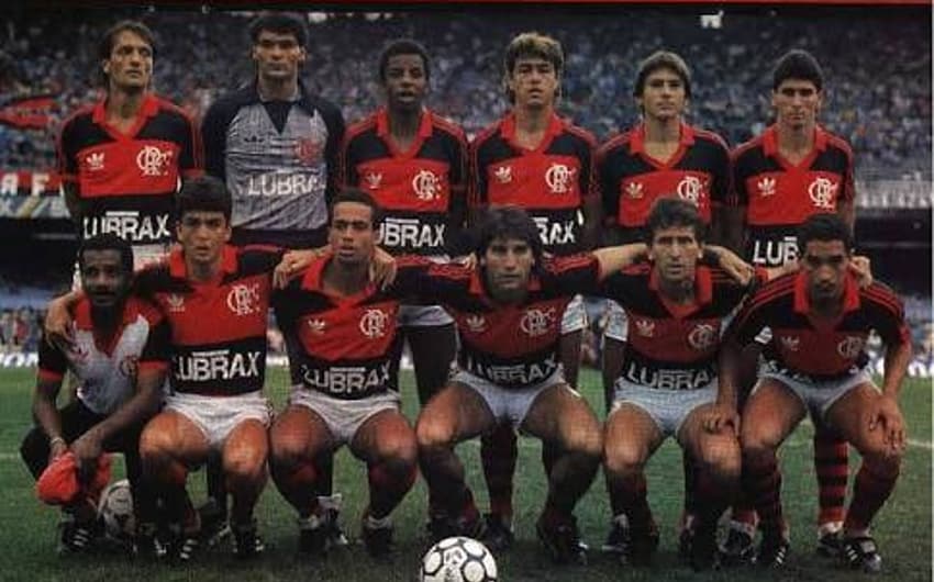 O Flamengo respondeu ao Sport e postou foto dos seus jogadores em 87: 'No campo, na bola, sempre Flamengo. Campeão Brasileiro de 1987'
