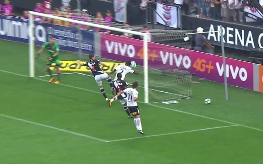 Corinthians 1x0 Vasco: gol de mão de Jô