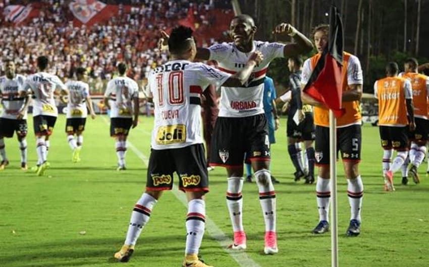 Vitória 1x2 São Paulo