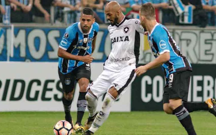 2017 - Grêmio x Botafogo: Depois de um empate sem gols no Rio, Botafogo e Grêmio decidiram a vaga na semi em Porto Alegre. Com gol de Barríos, o time gaúcho venceu e avançou na competição