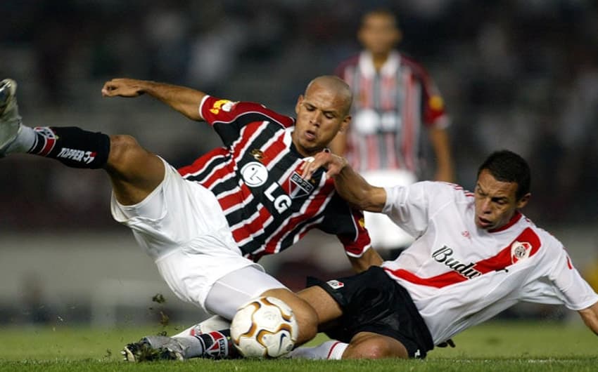 Na eliminação para o River Plate na Copa Sul-Americana de 2003, Luis Fabiano se envolveu em uma confusão contra os argentinos, foi expulso e fez falta ao time na disputa de pênaltis, vencida pelos platinos