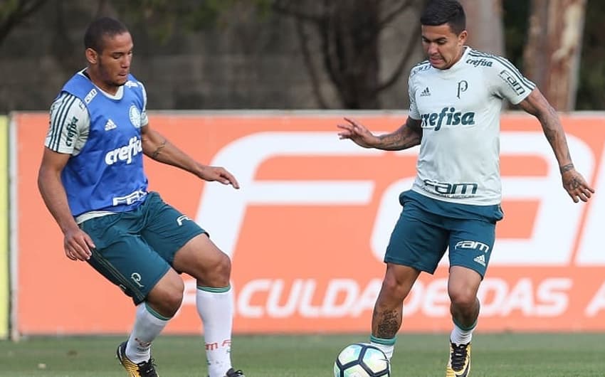 Jogadores do Palmeiras fizeram treino recreativo antes da viagem ao Rio de Janeiro
