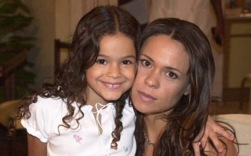 A Globo exibia a novela 'Mulheres Apaixonadas' e Bruna Marquezine fazia sucesso no papel da pequena Salete