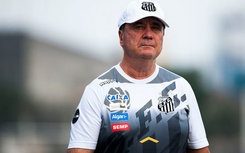Levir Culpi optou por fechar os treinos para preservar o time após a eliminação na Libertadores