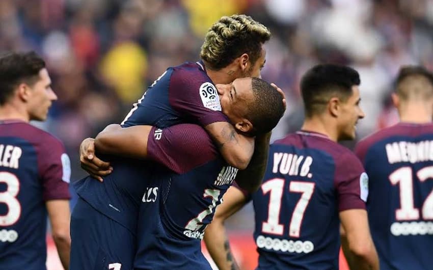 Neymar - O atacante da Seleção voltou a brilhar com a camisa do PSG. O camisa 10 marcou dois gols na goleada de 6 a 2 sobre o Bordeaux, um deles de pênalti, e pôs fim a polêmica com Cavani, dando assistência para gol do uruguaio.