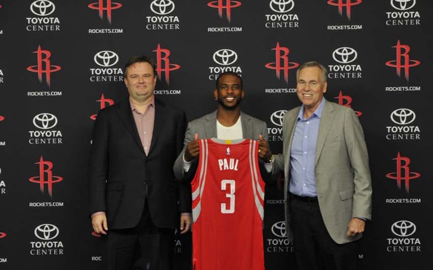 O armador Chris Paul foi negociado pelo Los Angeles Clippers com o Houston Rockets. Foram seis temporadas em seu antigo time