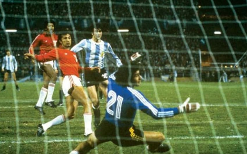 Na Copa de 1978, o Brasil dependia que a Argentina não goleasse o Peru para ir à final. Mas amargou a eliminação