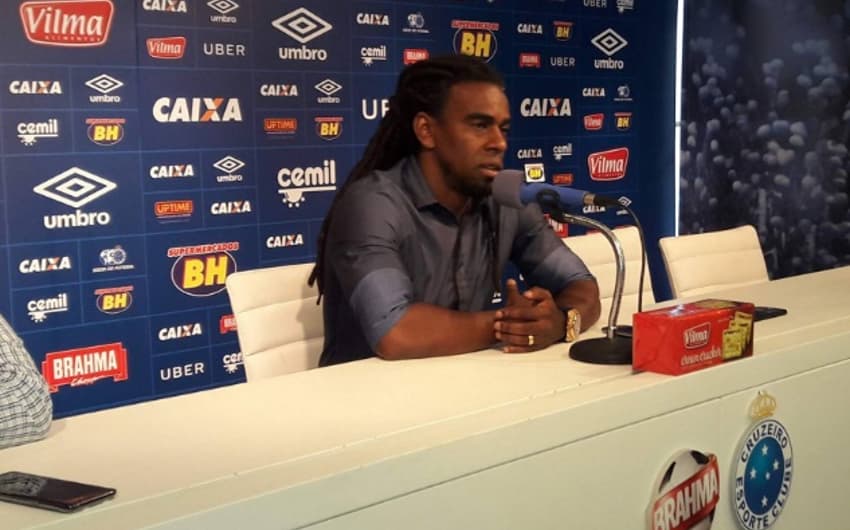 Tinga anuncia saída da gerência de futebol do Cruzeiro