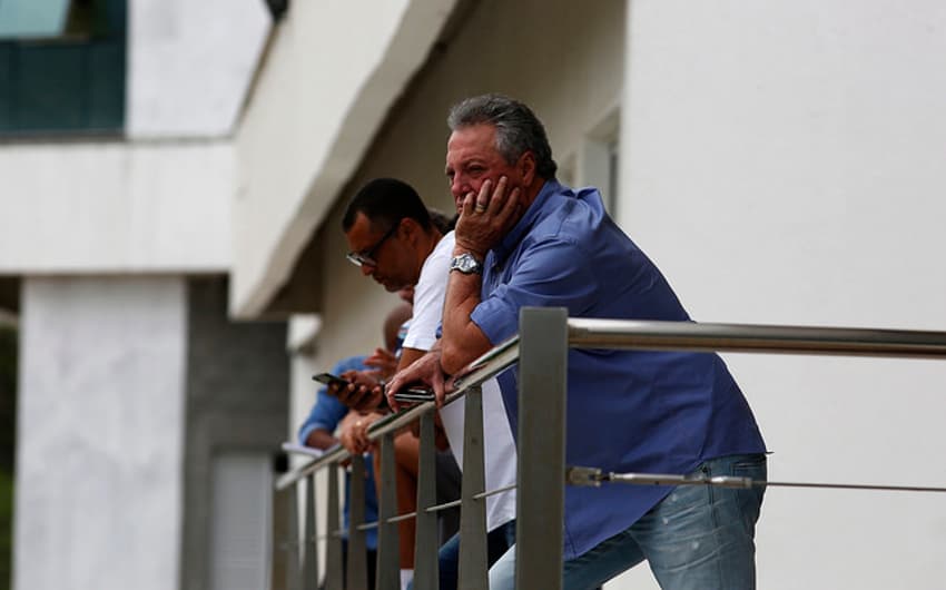 Abel, Alexandre Torres e os jogadores receberão torcedores para uma conversa no CT Pedro Antonio