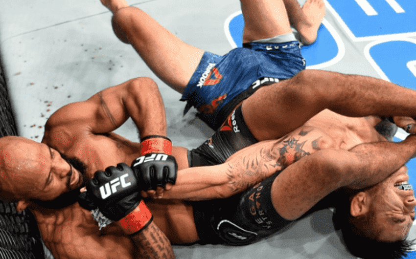 UFC 216: Demetrious Johnson finalizou Ray Borg com uma chave de braço