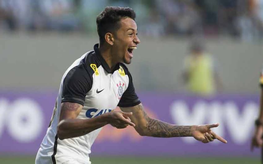 Lucca comemora gol pelo Corinthians