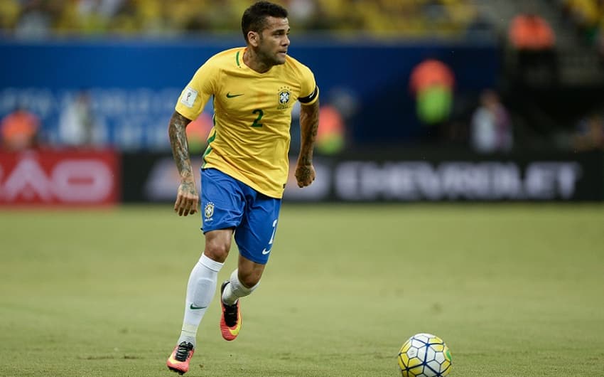 Brasil 2 x 1 Colômbia - Daniel Alves capitão
