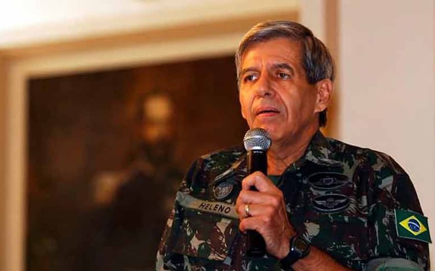 Diretor do COB, general Augusto Heleno se desliga do cargo em meio à crise