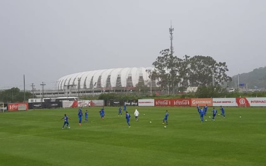 Sob chuva, Cruzeiro encerra preparação para enfrentar o Grêmio