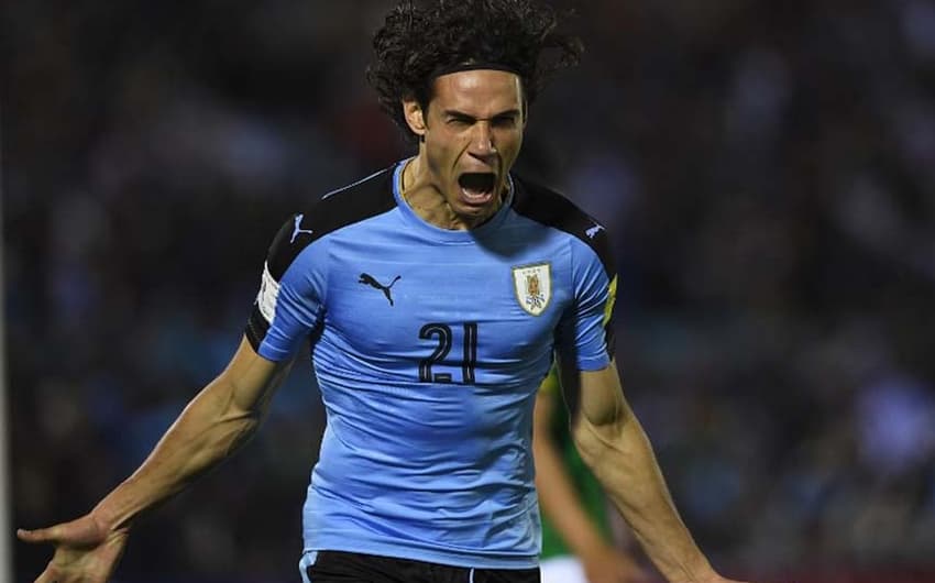 Cavani vibra com o gol do Uruguai. Triunfo sobre a Bolívia assegurou a vaga