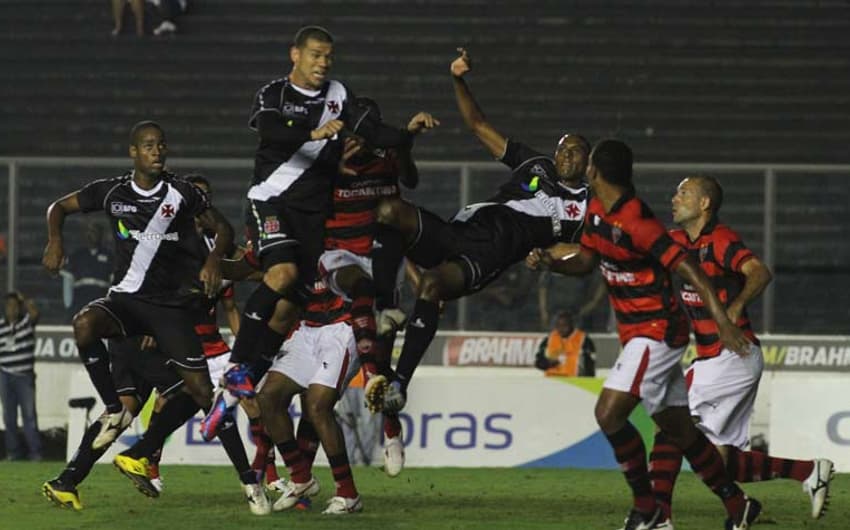 Encontro entre Vasco e Atlético-GO de 2012, que iniciou última sequência de três ou mais vitórias seguidas no Brasileiro