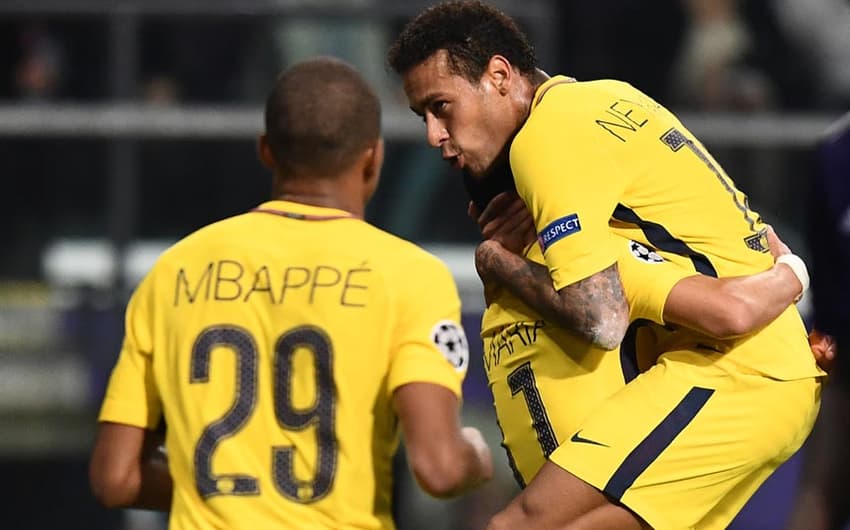 Neymar - O atacante voltou a brilhar com a camisa do Paris Saint-Germain e marcou um golaço de falta na vitória do PSG sobre o Anderlecht, por 4 a 0, e foi eleito o melhor em campo pela UEFA.