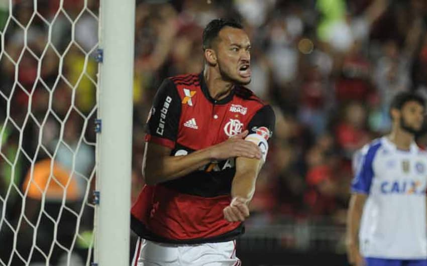 Réver marcou duas vezes e garantiu o triunfo do Flamengo, ao lado de Diego, por 4 a 1, diante do Bahia. Veja uma galeria de fotos do confronto