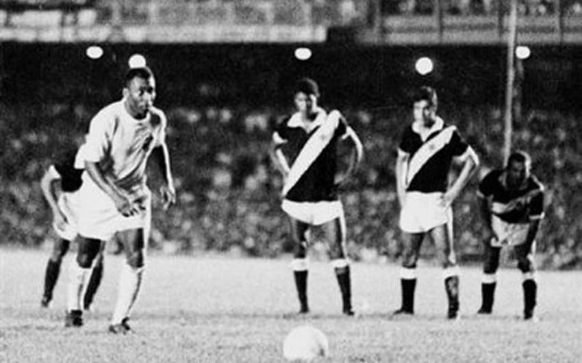 Em 1969 viveu um dos momentos mais emocionantes ao marcar o milésimo gol de sua carreira na vitória de 2 a 1 do Santos sobre o Vasco. O goleiro vascaíno Andrada não conseguiu defender o pênalti cobrado por Pelé