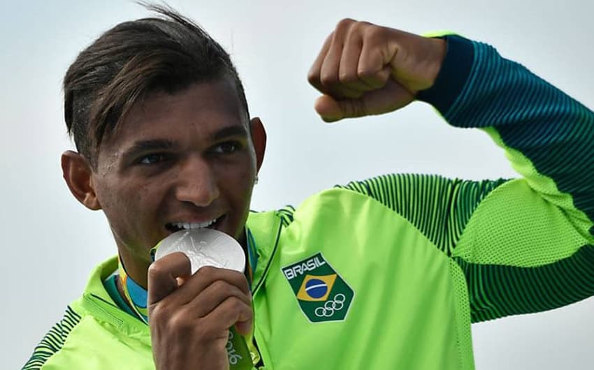 Isaquias Queiroz conquistou duas medalhas de prata e uma de bronze na Olimpíada da Rio-2016