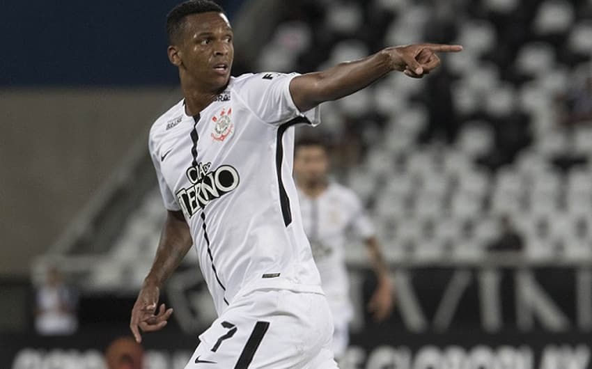 Jô marcou na derrota por 2 a 1 para o Botafogo&nbsp;