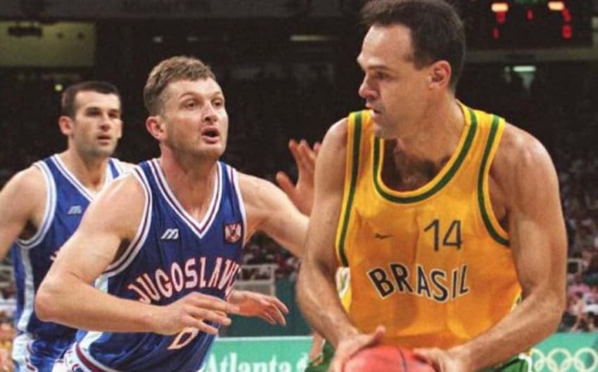 Oscar Schmidt defendia o Corinthians em 1997. Já era considerado uma lenda viva do basquete