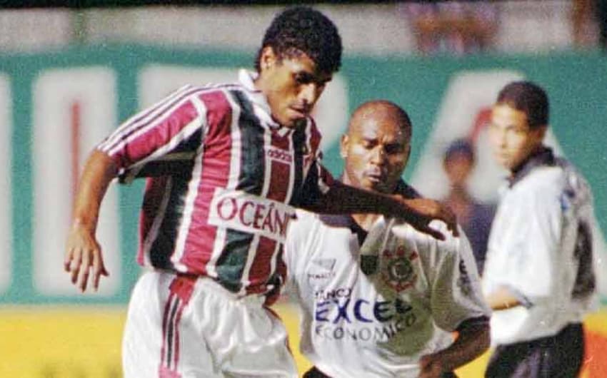 O Fluminense viveu um momento catastrófico no fim da década de 90. O Tricolor foi rebaixado para segunda divisão em 1997, ano em que o LANCE! começou a circular nas bancas.