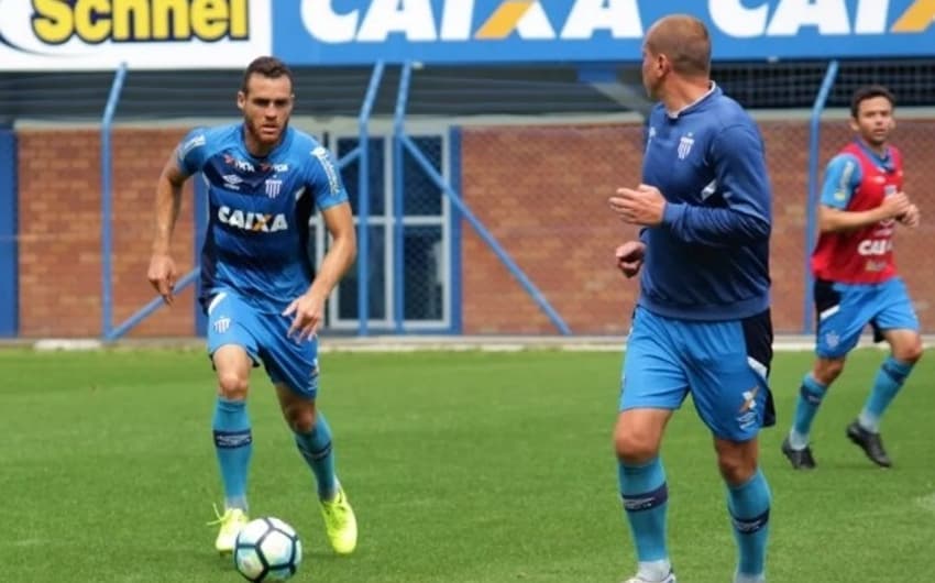 Marquinhos e Pedro Castro serão titulares no Avaí diante do Grêmio