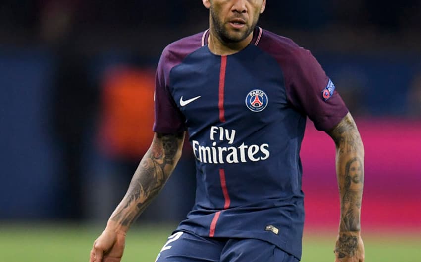 Daniel Alves (Paris Saint-Germain) - O lateral-direito da Seleção foi bem mais uma vez, sendo uma importante válvula de escape pelo flanco